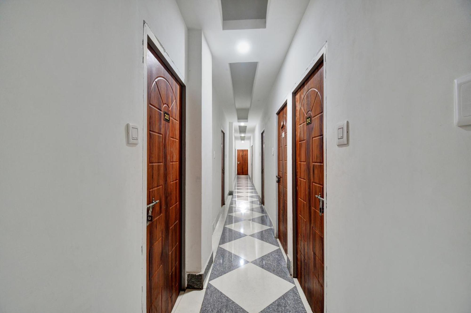 Super Hotel O Royal Empire Calcutta Exterior foto